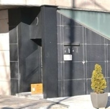 일프로 헤리티지 간판 없는 입구